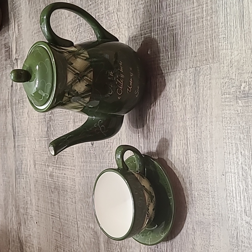 Dayspring by Susan Wheeler Christmas Teapot & Cup